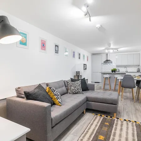 Charming Two Bed - Two Bath Apt Leeds  Exterior photo