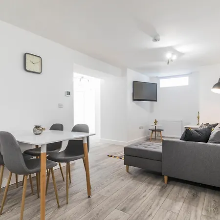 Charming Two Bed - Two Bath Apt Leeds  Exterior photo