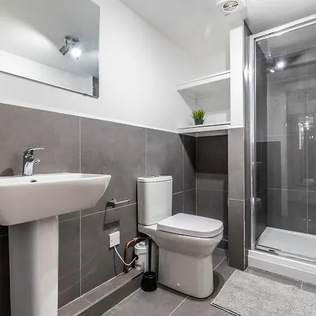 Charming Two Bed - Two Bath Apt Leeds  Exterior photo