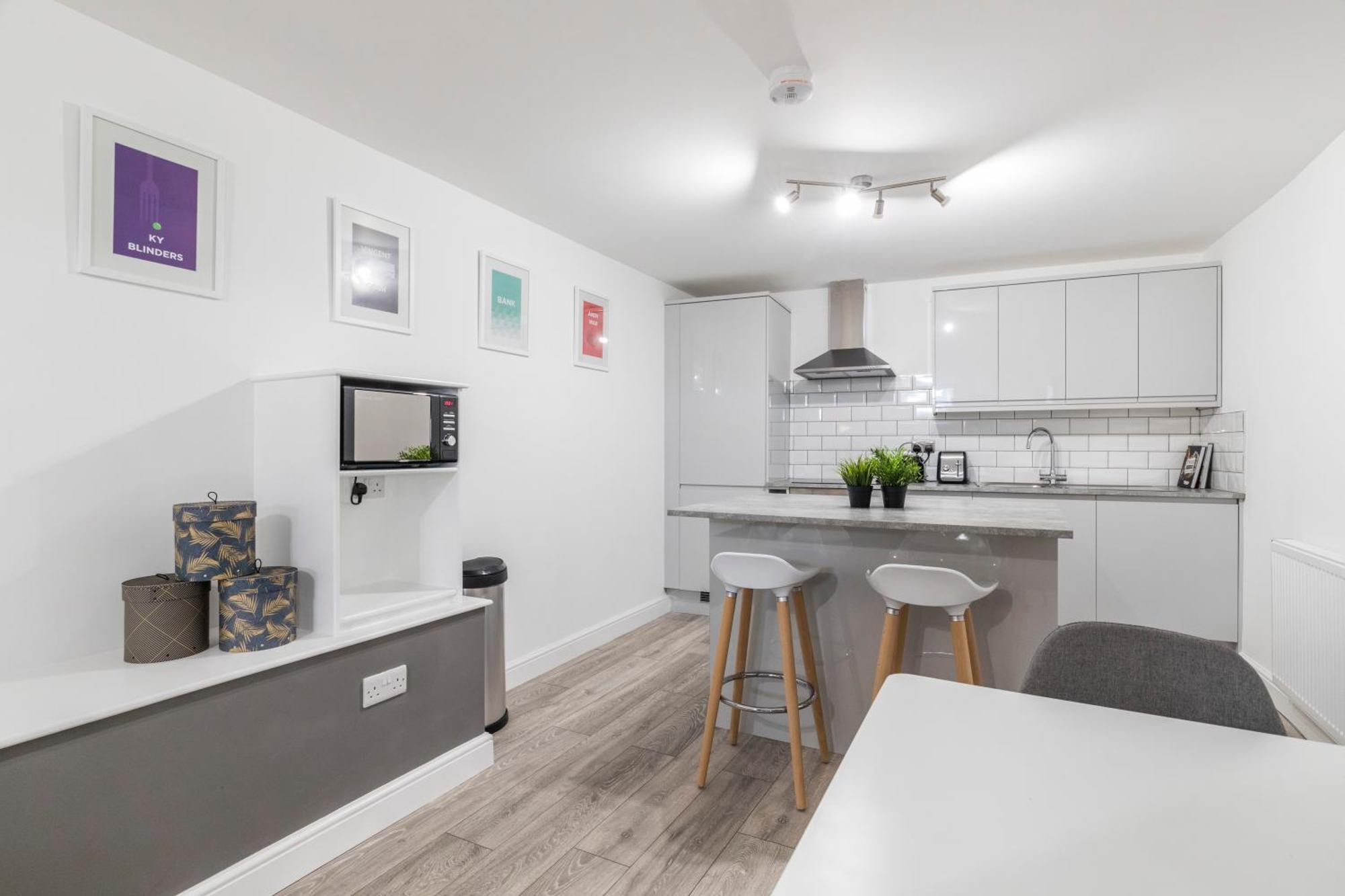 Charming Two Bed - Two Bath