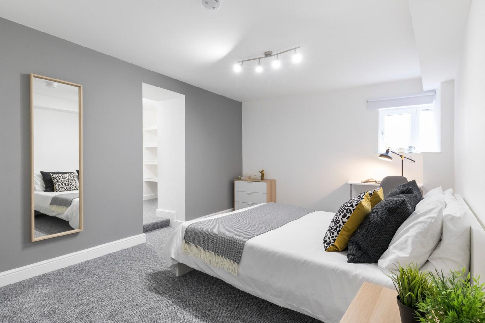 Apartment Charming Two Bed - Two Bath