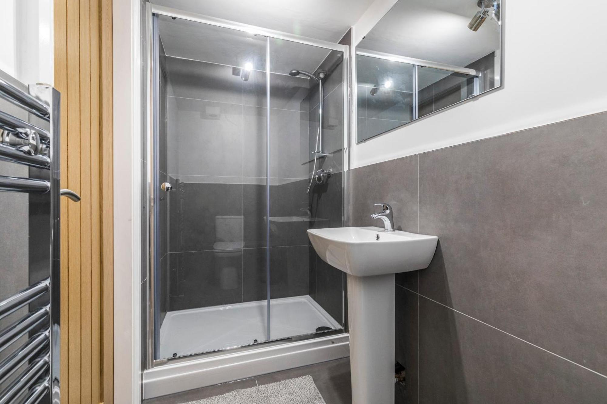 Charming Two Bed - Two Bath Apartamento *