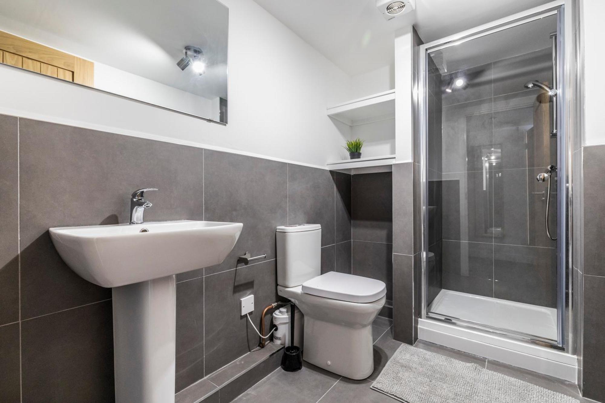 Charming Two Bed - Two Bath Apartamento